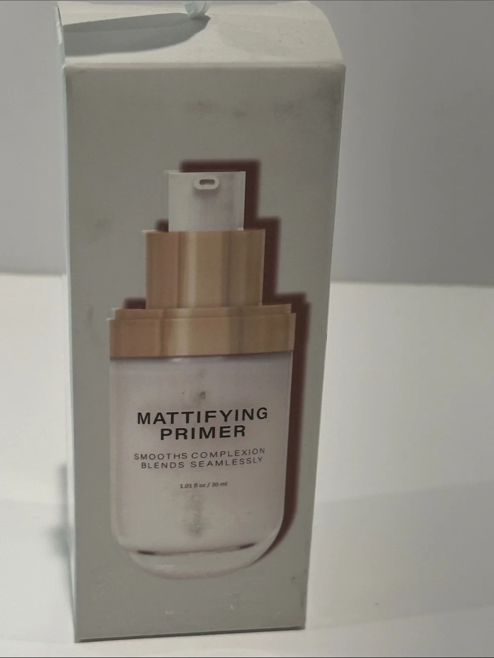 Enchante Mattifying Primer blend seamelessly to smooth your complexion.